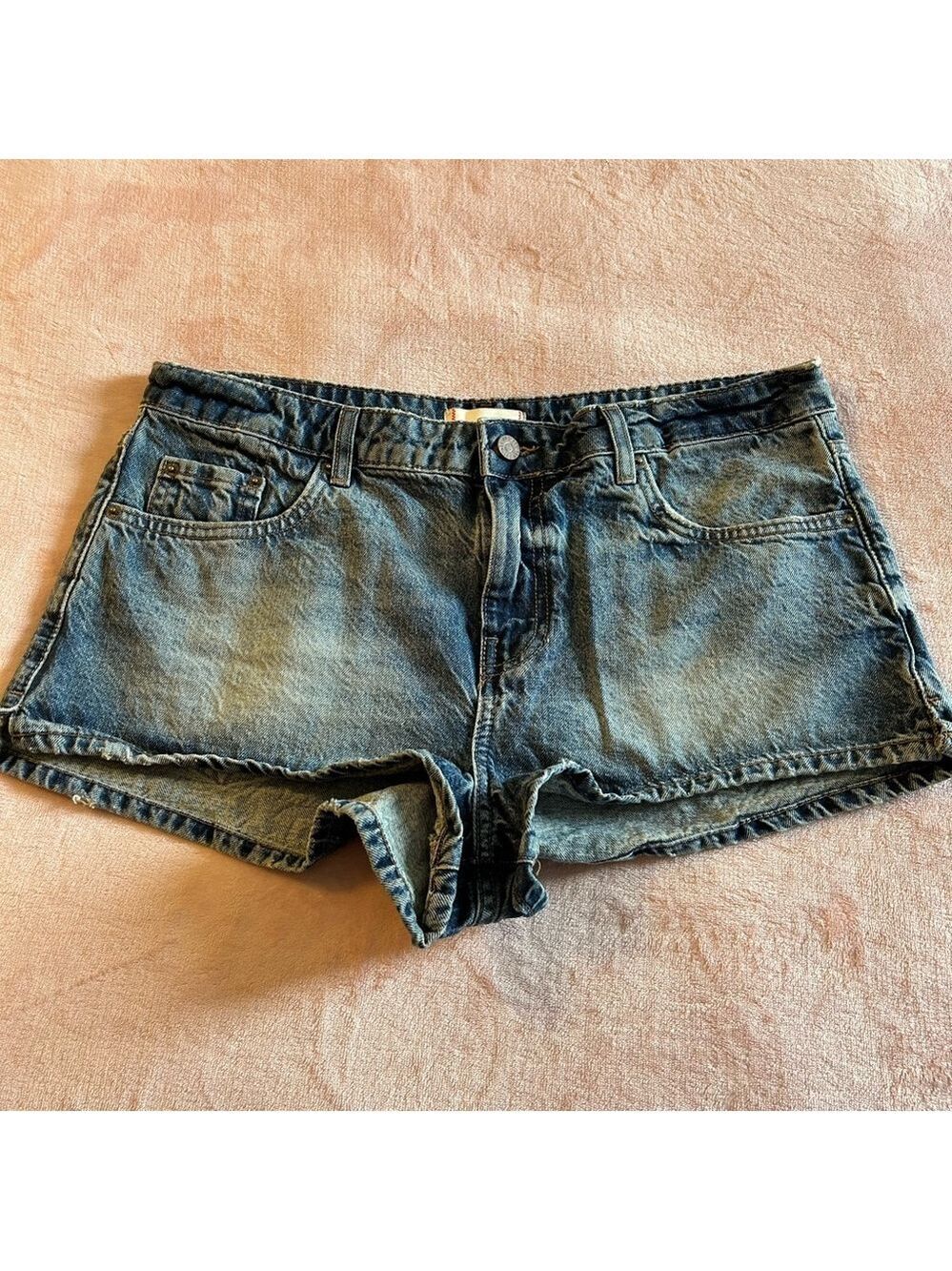 BDG blue denim mid rise cheeky shorts zipper fly lightly distressed size 31